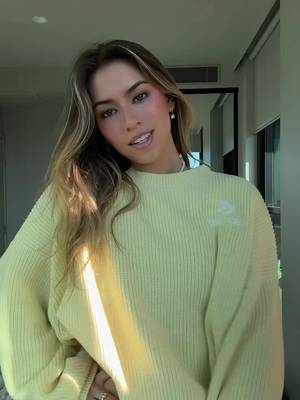 a moment for this sweater..😩