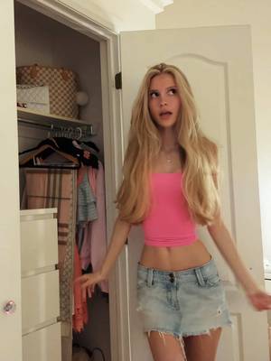 feel like I’m in the oc w this skirt #springoutfit #summeroutfit 