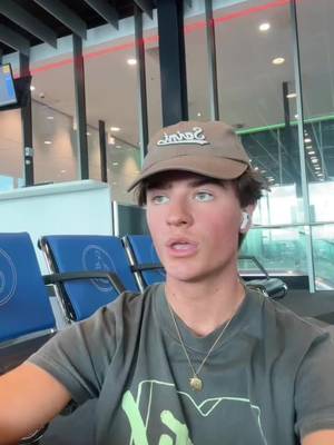 i was abused by Qantas Airline staff. #qantas #qantasairways #jetstar #travel #storytime #la #melbourne