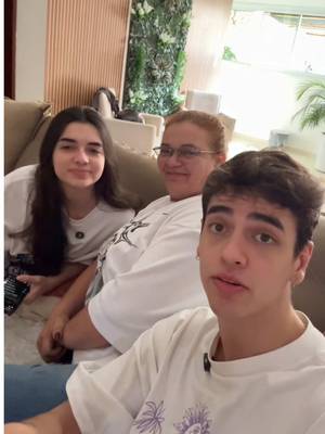 nada melhor que uma homenagem especial nesse dia das mães 💙 é só chamar a Lu do @Lu do Magalu no whatsapp pelo número 11 97462-7106 e dizer: “Lu, quero fazer um vídeo pra minha mãe!” ela faz tudo de forma fácil e rapidinha 🥰 #WhatsappDoMagalu #publi