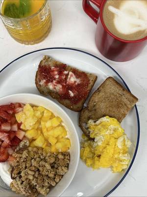 yo trato de hablar lento pero mi cerebro se opone #desayuno #cafe #artelatte #argentina #usa 