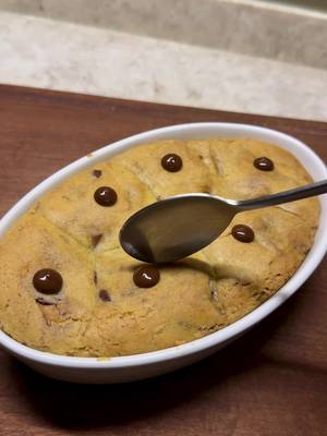 future wife: nak scoopable cookies😩 me: okay jomz #fypシ゚ #scoopablecookies #MYFoodie #foryoupage #ramadan2026 go through the recipe with me~ (Scoopable Cookie smaller version) 📌notes: an ooey gooey cookie recipe! another perfect moreh recipe 😋✨ recipe credit to azzaminthepan! ingredients 📝 1/2 cup brown sugar 1/4 cup white sugar 50g butter 1 egg vanilla extract 1 1/4 cups flour 1/2 tsp baking soda 1 tsp cornstarch 1/4 tsp espresso powder Milk chocolate (for filling) Bake at 170C for 20-25 minutes. Process 🥘🔪 1. Preheat oven to 170C. In a bowl, add cubed cold butter. Beat on high until creamy. Add in brown sugar and sugar. Beat for another 2-3 min until well combined. Add in the egg and vanilla extract. Mix on high until well combined. 2. In a separate bowl flour, baking soda, corn starch, instant coffee. Mix to combine. 3. Add flour mixture into the wet mixture. Add in chocolate. Mix until just combined, do not over mix the batter at this stage. 4. Form large dough balls (dough will be a lil sticky). Place a few chocolates in the center. Wrap dough around and place cookies in glassware. 5. Freeze for 15 mins. 6. Bake at 170C for 25-30 min until top is golden brown at the sides.