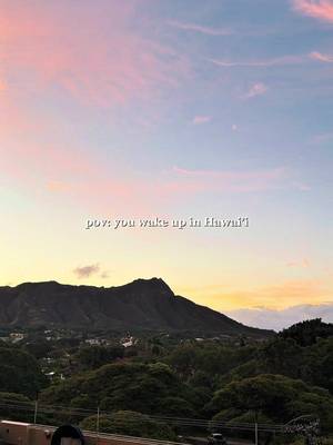 waking up in paradise 🌺  #oahu #diamondhead #sunriseview #fyp #travel best views @Queen Kapiolani Hotel 