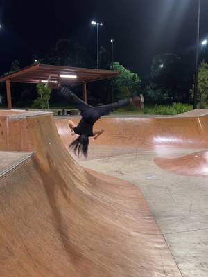 I sk8 sometimes xx @Chuffed Skates #fyp #rollerskating #rollergirl #chuffedskates #skatepark #flip