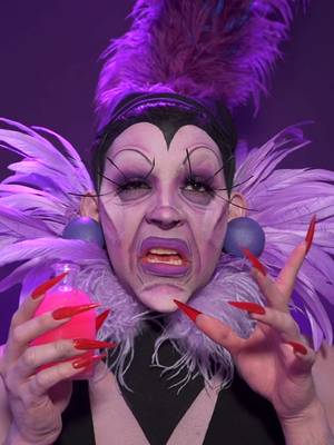 ¿¡QUE!? ¿¡UNA LLAMA!? PERO SI DEBÍA MOR1R 💜 Yzma de las Locuras del Emperador mi equipo: 🎬 asistencia creativa: @mercuria.exe 🪡 vestuario & gorguera: @casa.victoria.mexico 💅🏼 uñas: @kike_cessa #yzma #kuzco #disney #halloween #luiscarlos