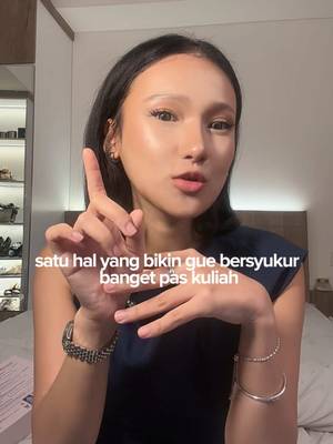 kado nggak harus untuk pacar, tapi juga untuk orang yang paling berjasa buatku! @Vaseline Indonesia #VaselineID #BeautyClinicGradeSunscreen
