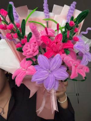 hoje é aniversário da minha bestie @doarda então fiz um buquê pra ela💗💐