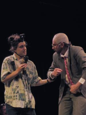 How is he doing that? (from The Crowdwork* Special) ON TOUR: ποΈ Edinburgh Fringe Aug 18-31 ποΈ Dublin Sep 3 ποΈ Belfast Sep 4 ποΈ England Sep 5-16 ποΈ Europe Sep 18-26 @caseyfilips as my manager #standup