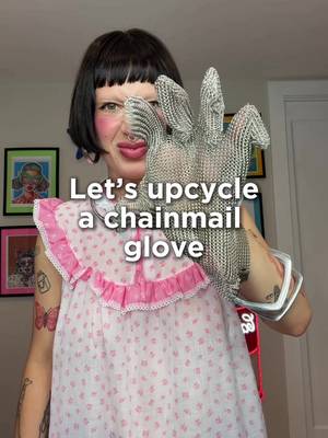 In my upcycling eraaa✨⛓️🧚🏼💖🧤 #chainmail #upcyclingfashion #upcycleddesign #pursediy #maximalistfashion 