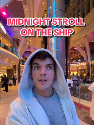 midnight stroll on the BIGGEST ship on earth 🎠🍕🥤🌳 #cruise #cruiseship #holiday #royalcarribean 