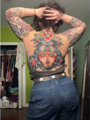 back tattoo aftercare hack for when you don’t have a shower buddy 🤭🤭 i know it looks silly but im so serious abt this technique lmao . done by emmanuel audet at feel good tattoo in montreal . . . . . . . . #colortattoo #traditionaltattoo #mtltattoo #backtattoo #bodypositivity
