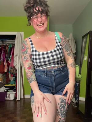 pls enjoy my haul from the @torontoflea 🤭 nothing beats tiny joys on a relaxed summer sunday 🥹 . . . . . . . . . #bodyneutrality #vintagefashion #thriftingfinds #toronto #bodypositivity