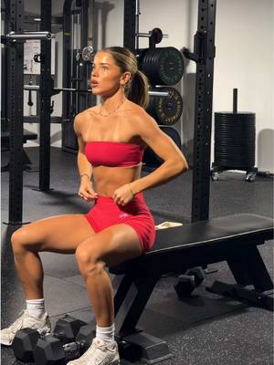 Let’s hit my fav day.. shoulders, tris & backkk🌶️ Set is @AYBL dc SUNNI10  Workout below ⬇️  •3x 10 shoulder press •3x 8 lateral raisers + 8 front plate raisers  •3x 10 tricep cable extension + 8 EA single arm tricep extension  •3x 8-10 Wide lat pulldown  •3x AMAP weighted pull-ups  •3x 8-10 bent over rows  #gymreels #upperbodystrength #backday #fitnessmotivation #gymgirl 