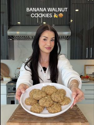 My mouth is watering 🤤 Dare I say I like these even more than banana bread #BakeWithMe #EasyRecipes #cookierecipe #bananabread #baketok