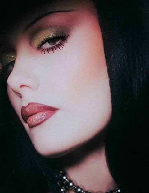 I love makeup and taking pictures of it <3