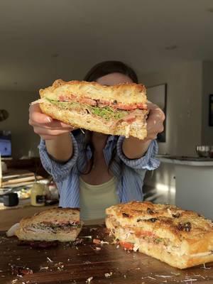 it’s beach sandwich season soon🕺 this is the first of many, Sun-dried Tomato Turkey Focaccia Sandwich🍅🌿 Full recipe on my website! https://www.theredbowlofficial.com/recipes/sun-dried-tomato-focaccia-turkey-sandwich Knives/Cutting board/Pan: @HexClad Tank top: @Aritzia Focaccia recipe: Alexandra’s Kitchen Overnight Focaccia