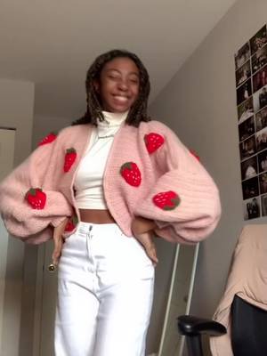 Strawberry shortcake cardigan for a sweet friend by meeee 🍓🍰✨#fyp #crochet #crochettiktok #SmallBusiness #smallbusinesscheck