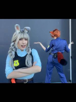 Officer Hopps, Officer Wilde, can you throw it in a circle😏😏🦊 @lily♡ . #cosplay #zootopia #nickwilde #judyhopps #trending