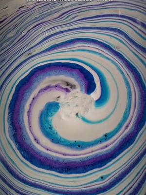 next level bath art from @winniandwalt #bathbomb #bathtok #bathart #oddlysatisfying #😱 #satisfying