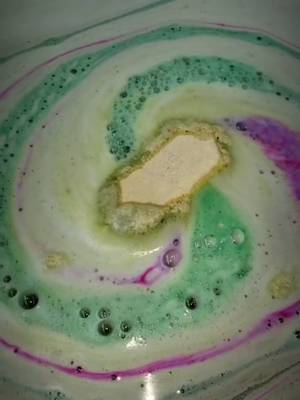 #onthisday I used this Red Fern's Bath treats bath bomb. also. I have since watched Steven Universe. And I do really love shit about friendship. but also holy layered messages about complex ptsd and generational trauma 👀 Red Fern's Bath Treats was one of the best companies out there. I miss it. #bathbomb #bathbombs