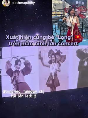 Năm nay, khi đến BTS Festa tại Busan, mình không chỉ đến với tư cách một ARMY. Mình muốn mang theo một chút văn hoá Việt Nam đến ngày hội đặc biệt này. 🇻🇳🇰🇷 Vì vậy, mình đã chuẩn bị hai chiếc Lọng Bướm truyền thống Việt Nam và kết hợp chúng với những bộ hanbok cách tân của Hàn Quốc. Chiếc đầu tiên lấy cảm hứng từ album Love Yourself của BTS, sử dụng tông màu tím chủ đạo. Mình kết hợp chiếc lọng này với hanbok cách tân màu tím như một lời chào dành cho BTS và ARMY trên khắp thế giới. Chiếc thứ hai mang hoạ tiết Ổ Phượng, được phục dựng từ các đồ án hoa văn trên hiện vật áo Ngũ Thân thời Nguyễn của Việt Nam. Mình kết hợp chiếc lọng này với hanbok cách tân màu đỏ, lấy cảm hứng từ chủ đề Arirang của concert tại Busan. Điều mình thích nhất ở BTS không chỉ là âm nhạc. Đó còn là cách BTS đã kết nối những con người đến từ nhiều quốc gia, nhiều nền văn hoá khác nhau lại với nhau. Có lẽ vì vậy mà trong ngày đặc biệt kỷ niệm 13 năm BTS debut, mình muốn thử tạo nên một sự kết nối nhỏ giữa văn hoá Việt Nam và văn hoá Hàn Quốc theo cách của riêng mình. Và rồi một điều bất ngờ đã xảy ra. Chiếc Lọng Bướm mang hoạ tiết Ổ Phượng của Việt Nam đã được máy quay ghi lại và xuất hiện trên màn hình LED khổng lồ của concert. Chỉ là một khoảnh khắc rất ngắn thôi, nhưng với mình nó thật sự ý nghĩa. Bởi giữa hàng chục nghìn khán giả đến từ khắp nơi trên thế giới, một nét đẹp truyền thống của Việt Nam đã có cơ hội xuất hiện tại BTS Festa – ngay trong ngày hội âm nhạc của những nghệ sĩ Hàn Quốc mà mình yêu quý suốt nhiều năm qua. Có lẽ đây chính là điều mình muốn làm trong hành trình của mình ở Hàn Quốc: Mang văn hoá Việt Nam đến gần hơn với bạn bè Hàn Quốc, và mang những điều đẹp đẽ của văn hoá Hàn Quốc đến gần hơn với người Việt Nam. Cảm ơn BTS đã tạo nên một cộng đồng nơi những khác biệt về ngôn ngữ, quốc tịch hay văn hoá có thể cùng nhau tỏa sáng. 💜 Happy 13th Anniversary, BTS #bts #bangtan #concertbts #btsariang #hanbok