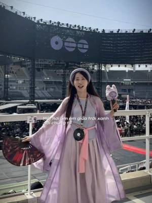Có lẽ đây lad bộ outfit đi concert BTS mà mình thích nhất. Nó điệu, nó thướt tha, nó tím sim tím lịm và đặc biệt nó là trang phục của Việt Nam mình 🫶🏻 Đây là trang phục thời Lê Trung Hưng nước mình đó Trang phục : @VẠN THIÊN Y #bts #vietphuc #bangtang #concert