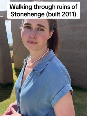 Wdym you don’t know who built Stonehenge? It was farmers Kim & Jillian Beale in 2011. Weird you don’t know that.. 🤨🪨 I’m sightseeing in WA, normal skits will resume soon! In the meantime, you can catch my travel pics on IG. (They arent all stonehenge related.) #travel #stonehenge #esperance #wa #skit #cunkonearth
