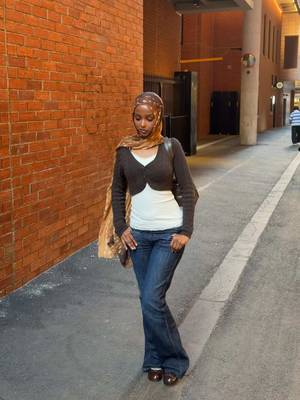somewhere in the cbd twirling about in the cutest bag ughh @SAMO ONDOH <3