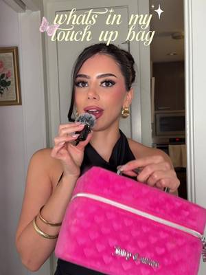 How I smelll and look perfect all day ๐๐ปโโ๏ธโจ #girlythings #whatsinmybag