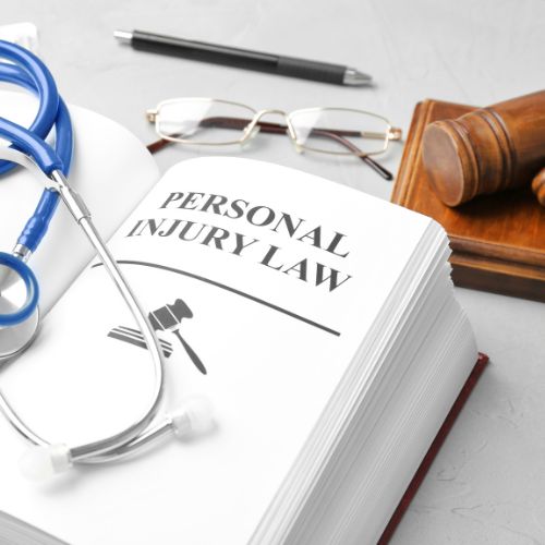 Cómo Nuestros Abogados de Accidentes de Auto y Trabajo en Chicago Luchan por Tu Caso