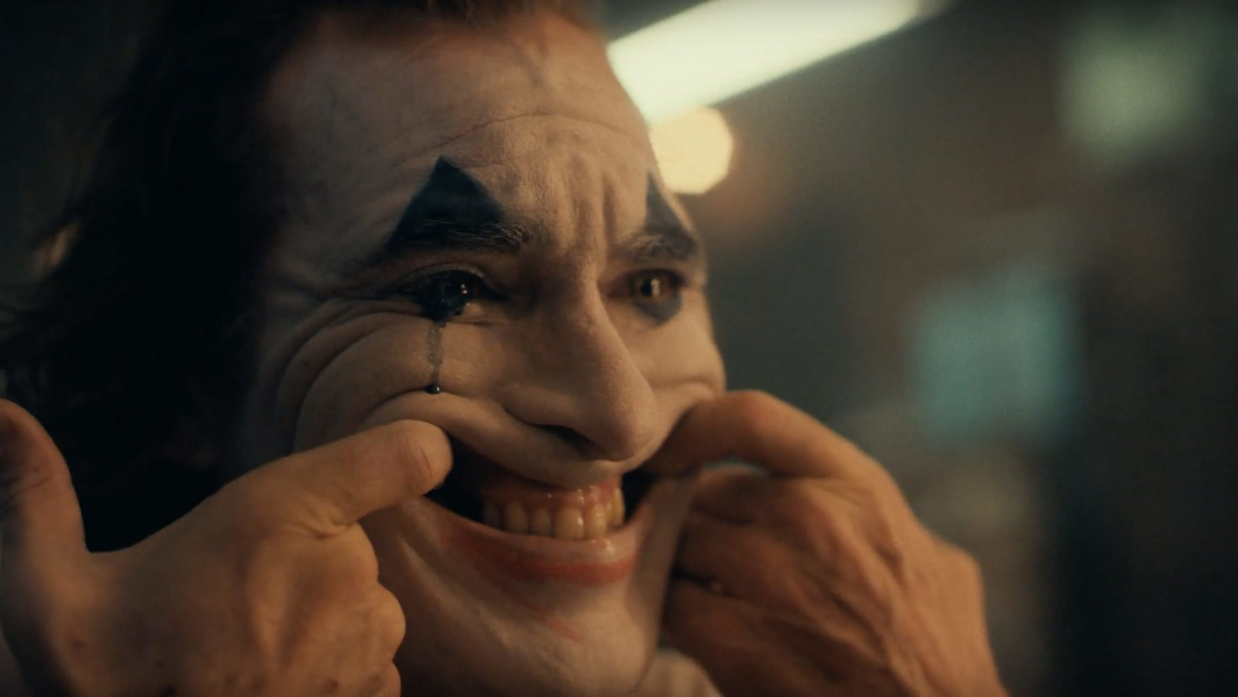 Coringa - Filme conquista 9.9 no imdb e é aplaudido de pé por 8 minutos no festival de Veneza