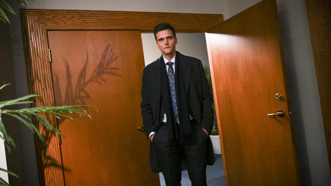 'The Flash': Hartley Sawyer demitido após tweets racistas e misóginos ressurgirem