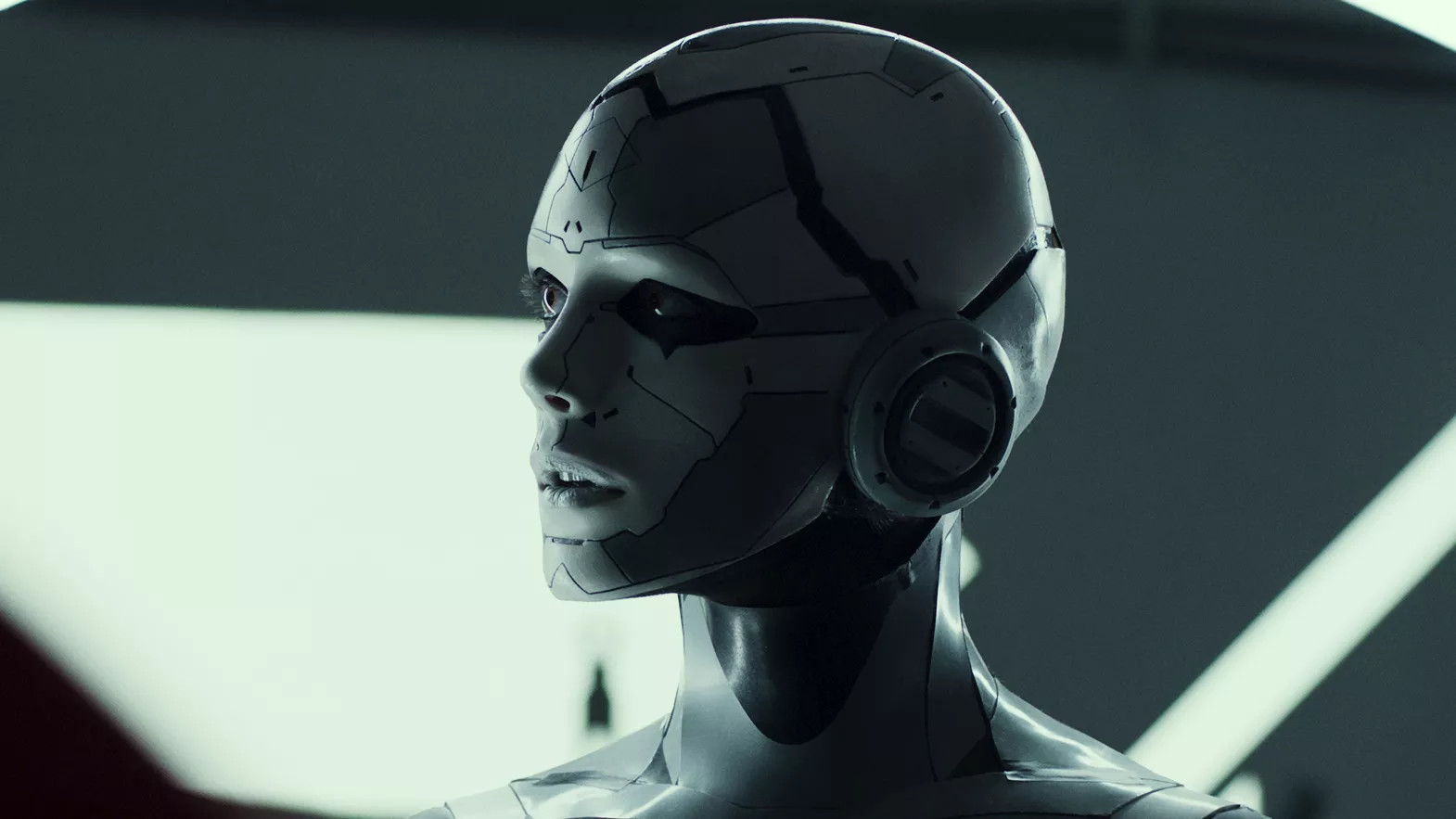 O lindo e novo filme de ficção científica Archive falha no teste do Black Mirror