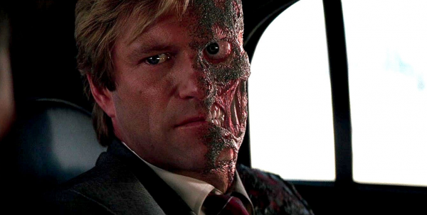 o-cavaleiro-escuro-aaron-eckhart