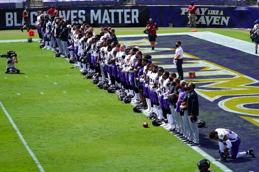 NFL vê seis equipes permanecerem no vestiário para o Hino Nacional