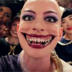 The Witches Review: Anne Hathaway lidera uma bagunça mágica