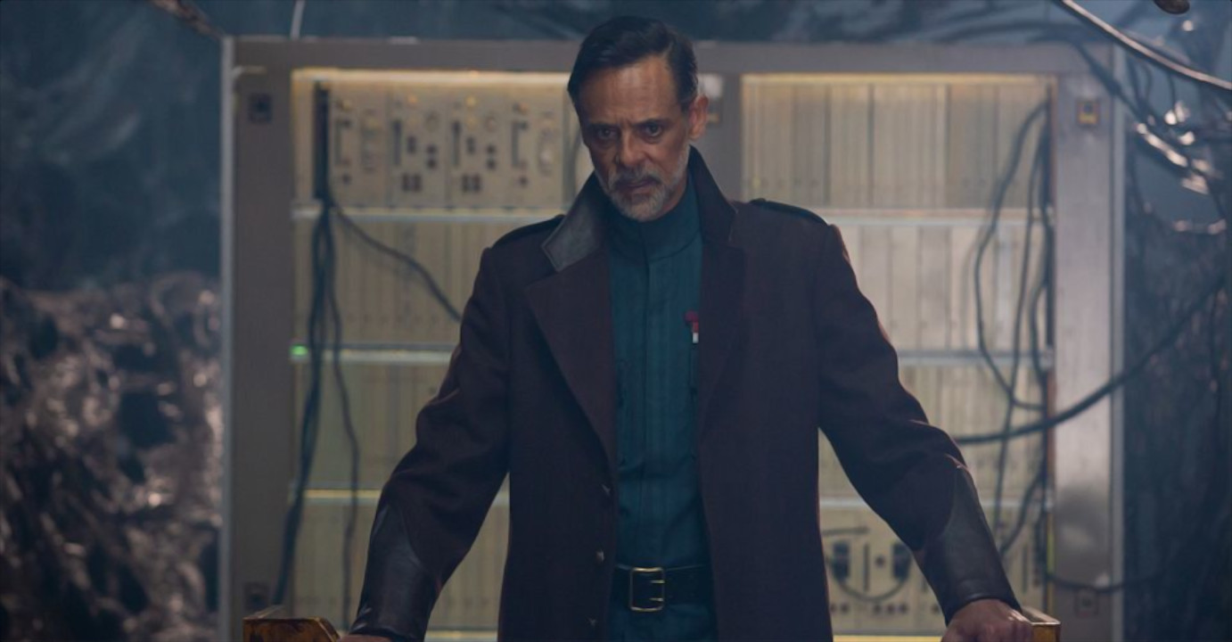 Alexander Siddig do Deep Space 9 em Voltando ao Sci-Fi em Skylines