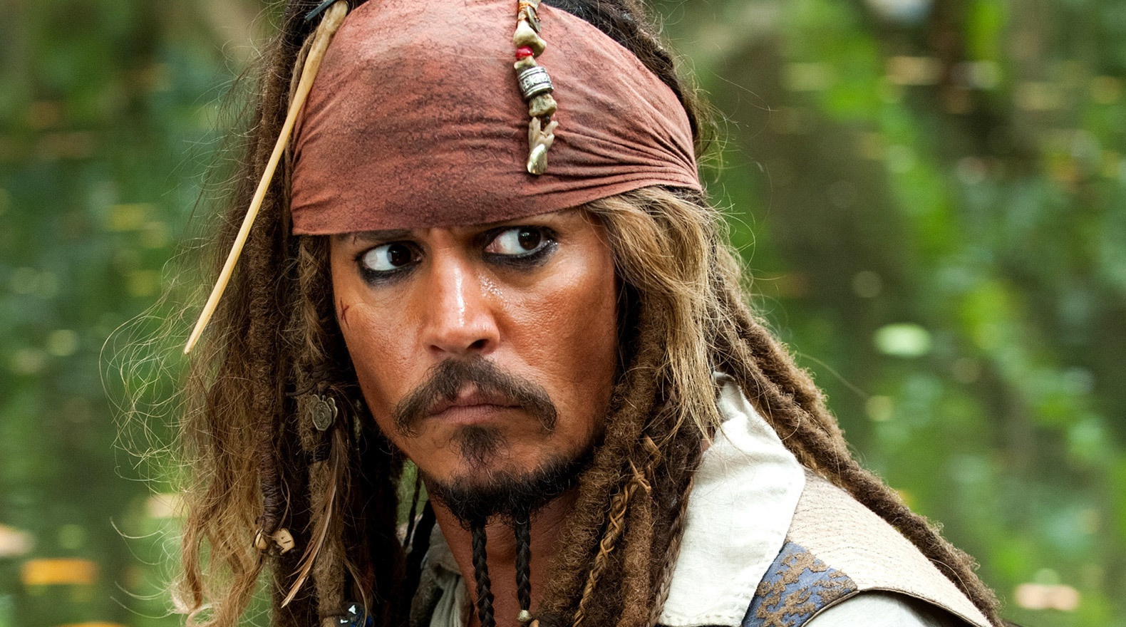 Jerry Bruckheimer supostamente ainda está tentando trazer Johnny Depp de volta em Piratas do Caribe
