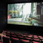 Sem clientes e filmes na pandemia, cinemas alugam telões para gamers 1