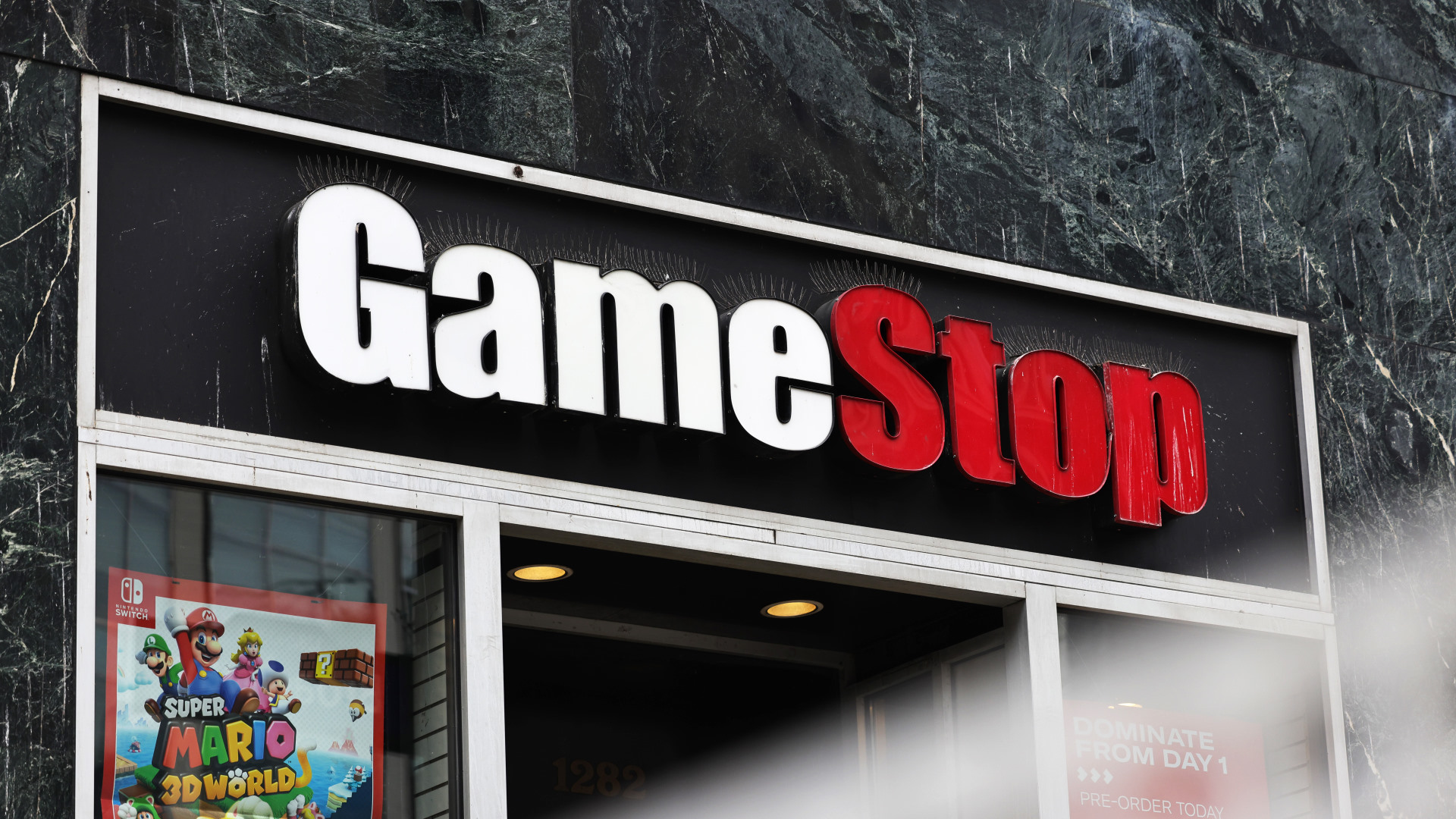 Executivo GameStop sai com $ 2.8 milhões de dolares em indenização
