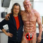 Maquiagem de corpo inteiro para cicatrizes de Deadpool de Ryan Reynolds mostrada na imagem do BTS