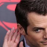 Netflix supostamente fazendo Geralt de Henry Cavill renunciar ao seu status de Witcher na terceira temporada para abrir caminho para Liam Hemsworth