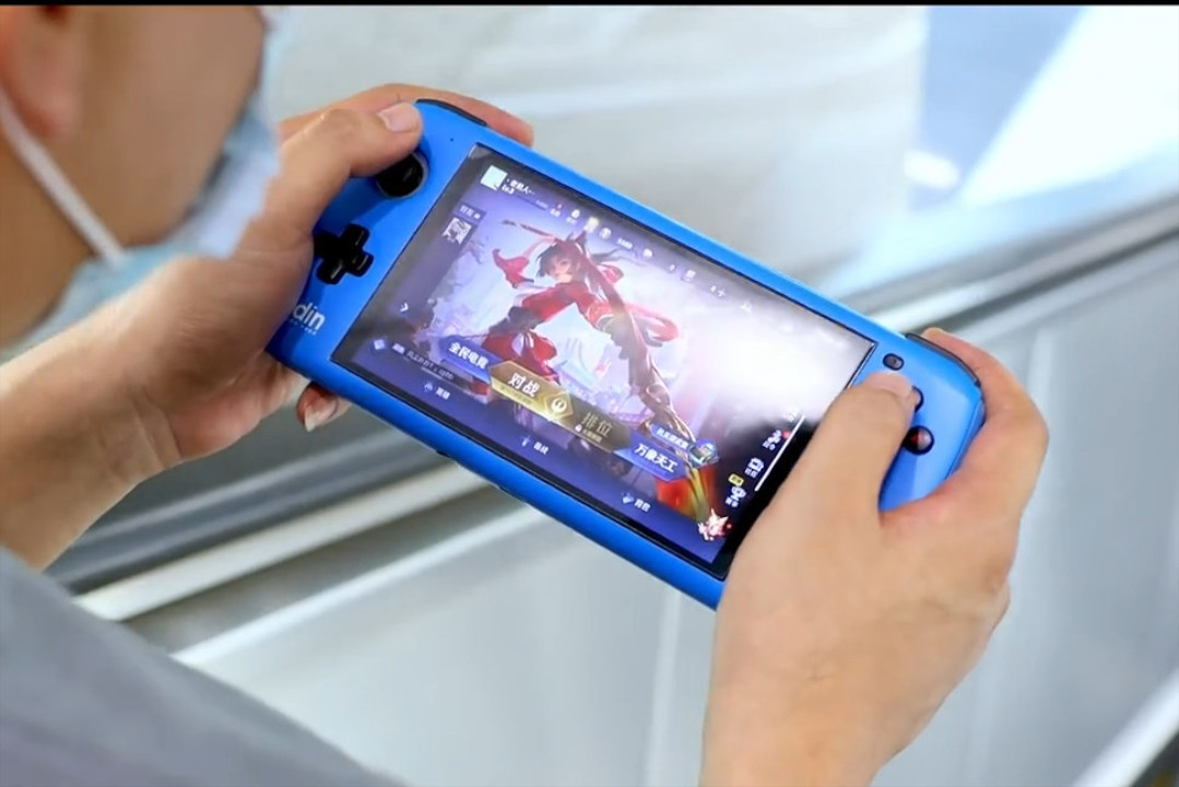 AYN Odin - Um console de jogos portátil com docker oferecido com Snapdragon 845 ou Dimensity 900 (Crowdfunding)