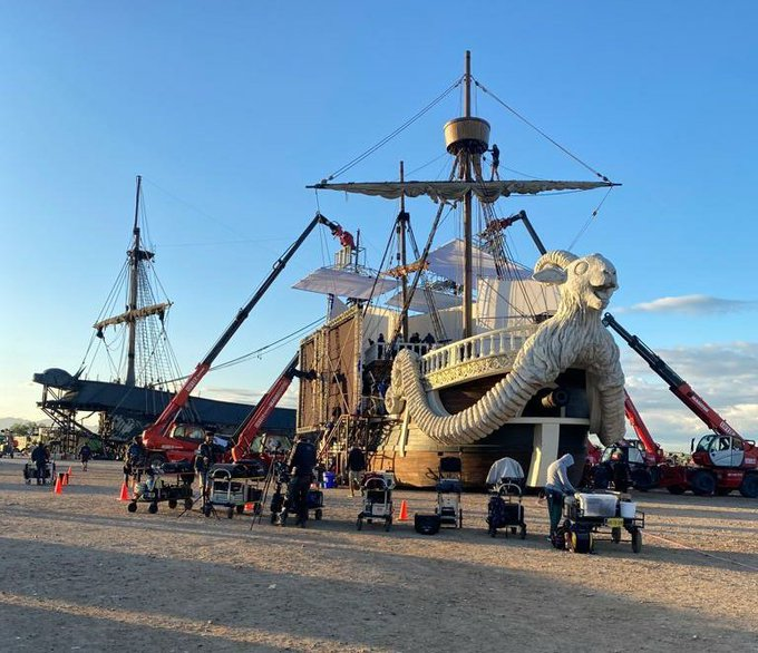 Fotos do set de Filmagens do live-action de One Piece supostamente revelam um primeiro olhar para os navios piratas do chapéu de palha 2