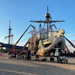 Fotos do set de Filmagens do live-action de One Piece supostamente revelam um primeiro olhar para os navios piratas do chapéu de palha