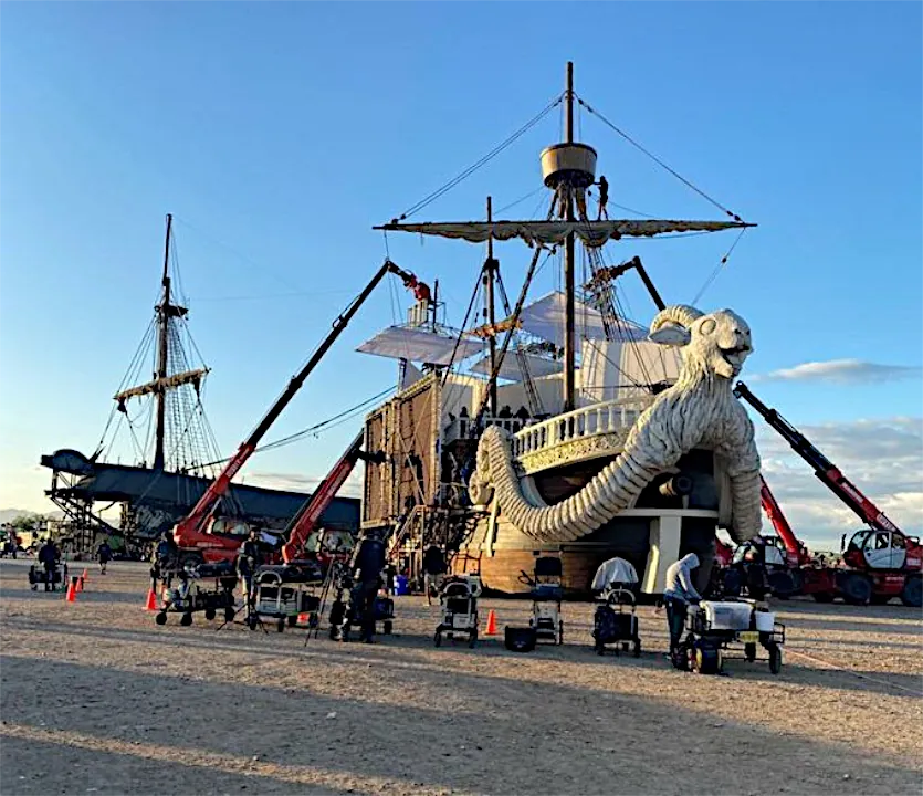 Fotos do set de Filmagens do live-action de One Piece supostamente revelam um primeiro olhar para os navios piratas do chapéu de palha