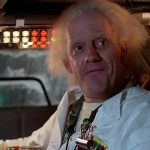 Christopher Lloyd se reúne com elenco de De Volta para o Futuro em novas fotos
