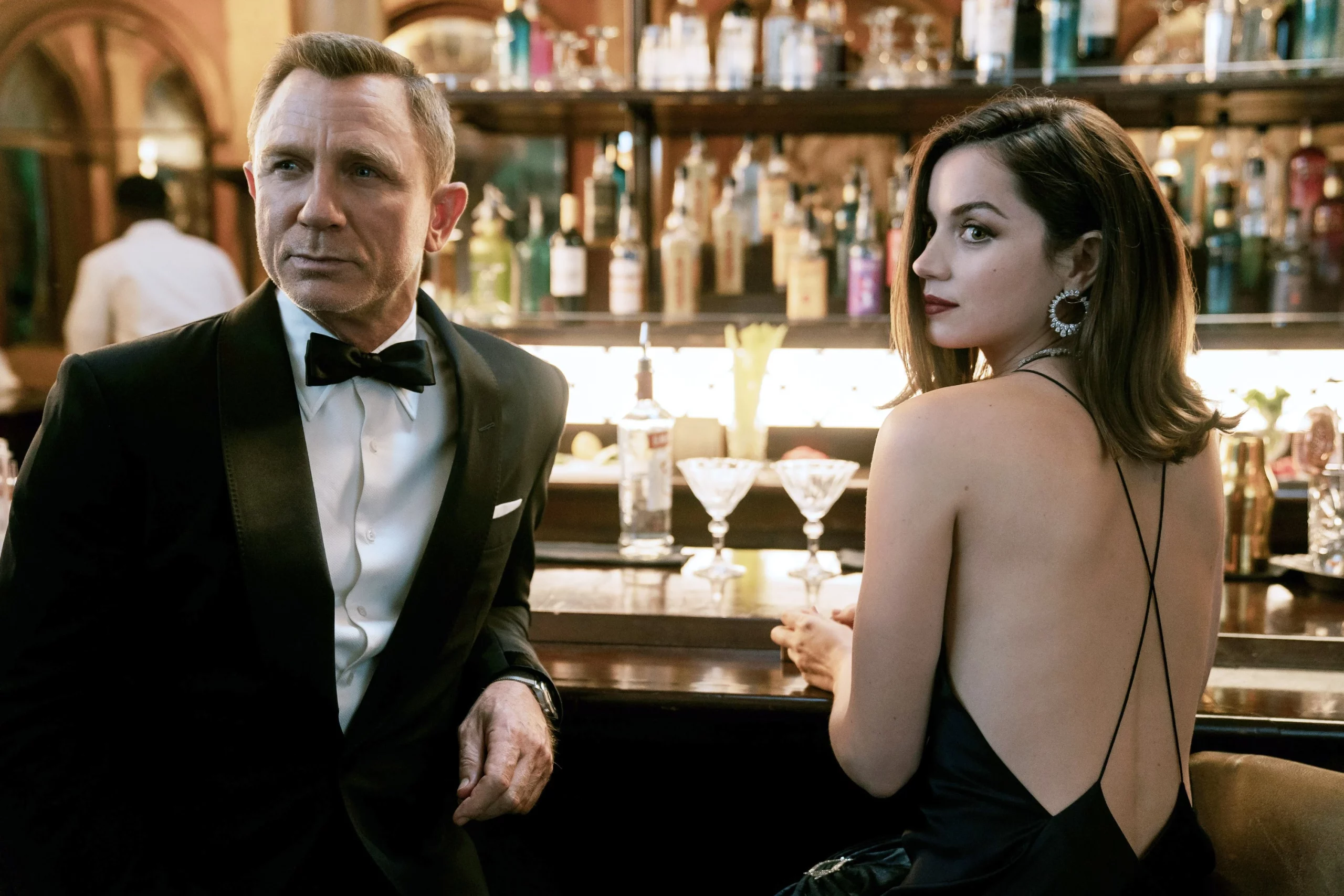 Não faça de Bond uma mulher: Ana de Armas se junta a Daniel Craig na chamada para 007 permanecer homem