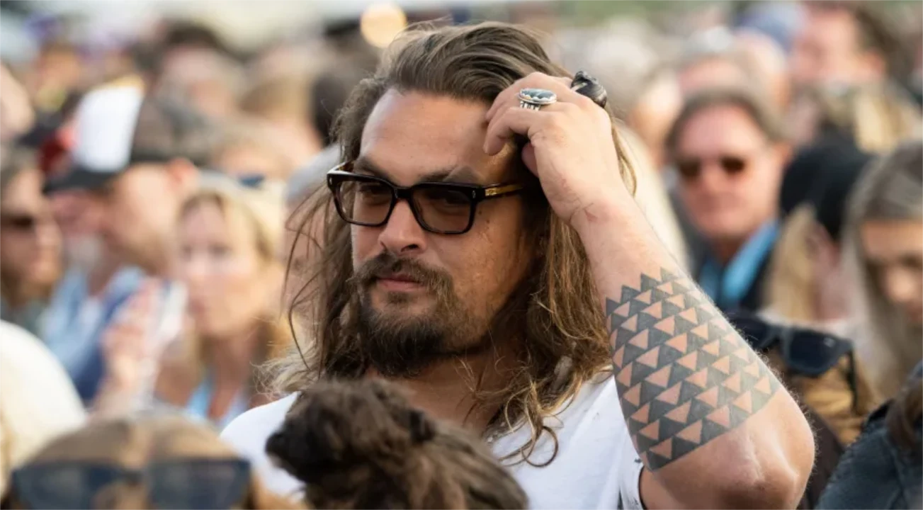 Ator Jason Momoa envolvido em colisão frontal com motociclista