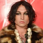 Warner Bros. pesando o destino de 'The Flash' à medida que seu problema com Ezra Miller cresce